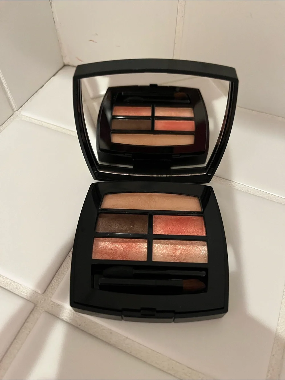 CHANEL compact eyeshadow